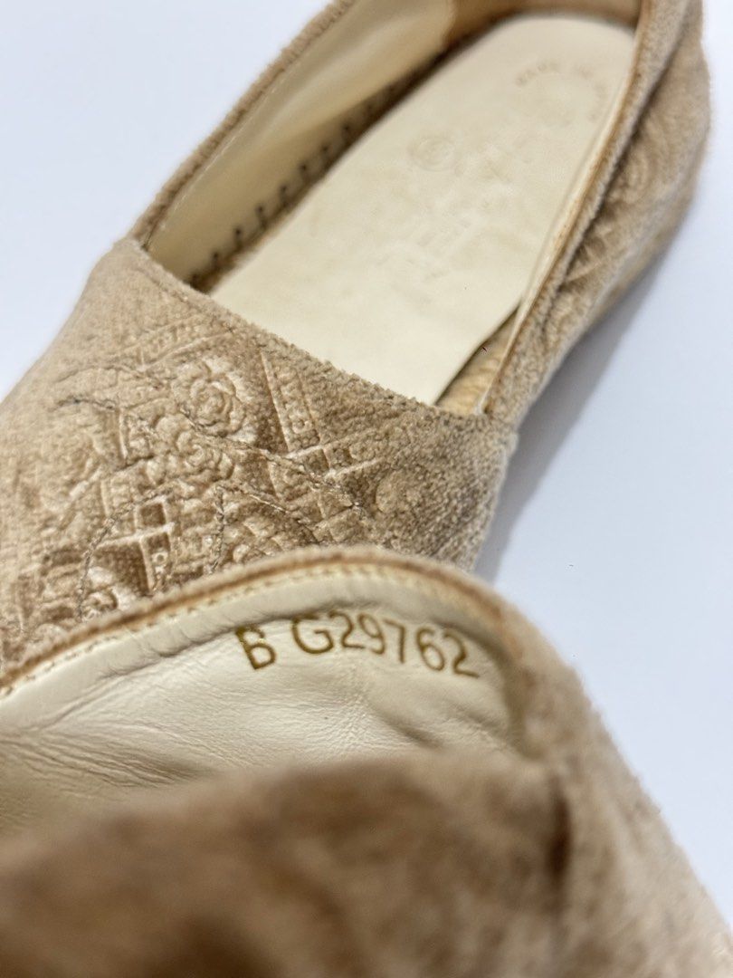 Chanel espadrilles (Category: Flats & Sandals) located in Quezon City. Submitted by byuklph (Listing ID 1467799700, Image 3). Description: Auth💯size36/23cm Excellent condition No inclusion minimal signs of used .