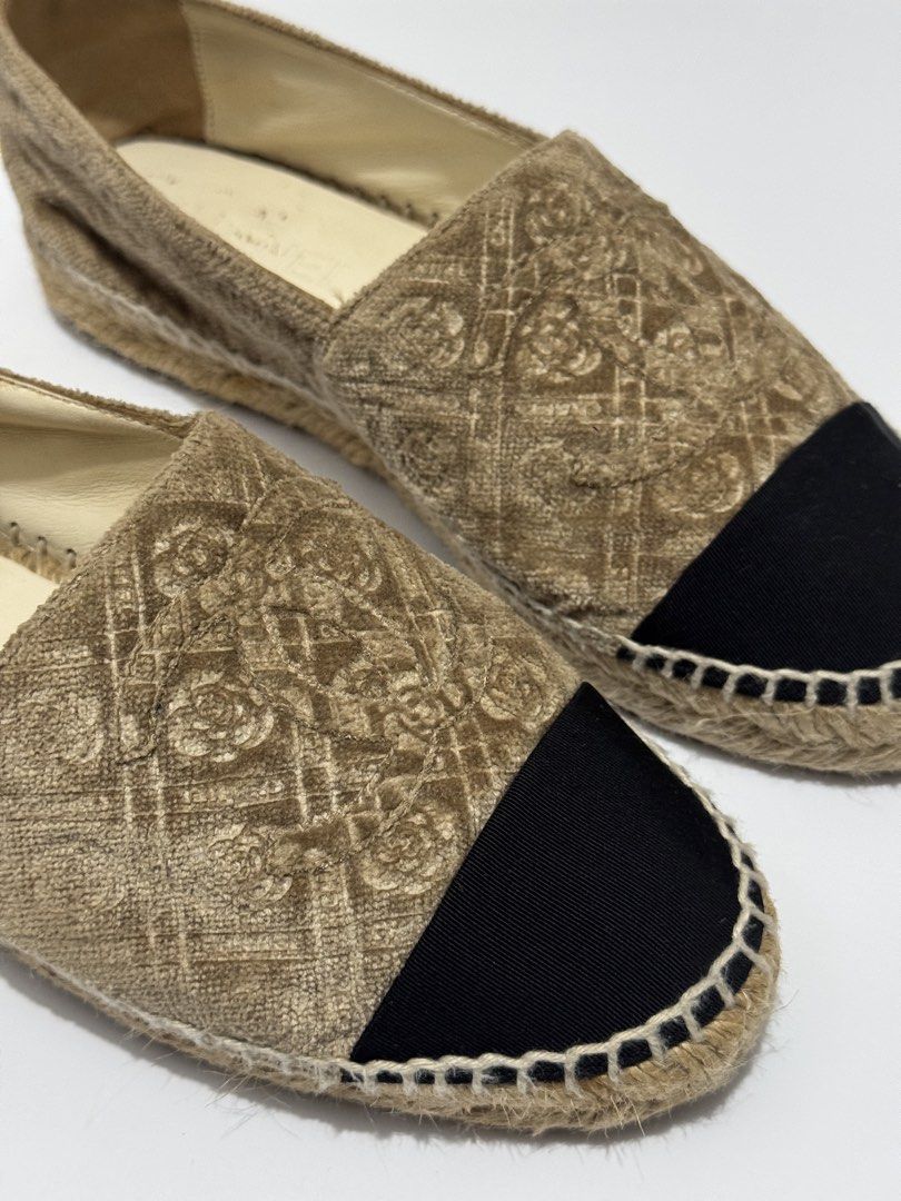 Chanel espadrilles (Category: Flats & Sandals) located in Quezon City. Submitted by byuklph (Listing ID 1467799700, Image 2). Description: Auth💯size36/23cm Excellent condition No inclusion minimal signs of used .