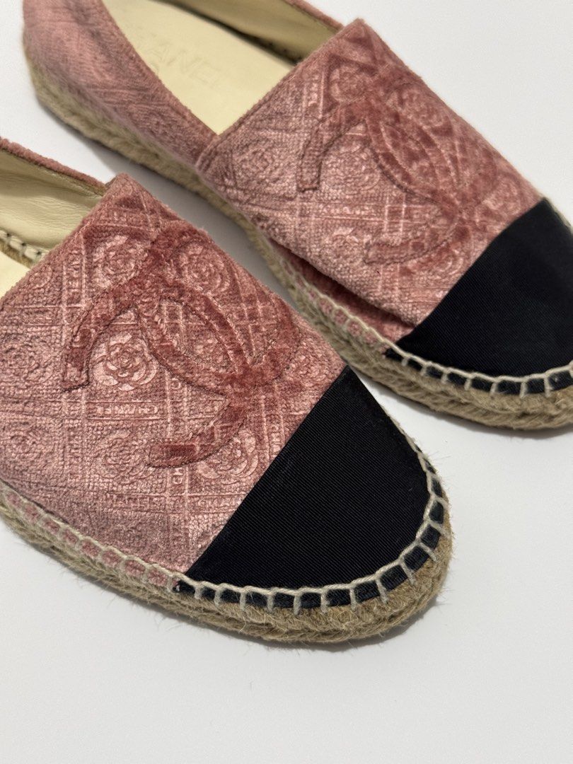 Chanel espadrilles (Category: Flats & Sandals) located in Quezon City. Submitted by byuklph (Listing ID 1467799858, Image 3). Description: Auth💯size36/23cm Excellent condition No inclusion Minimal signs of used .