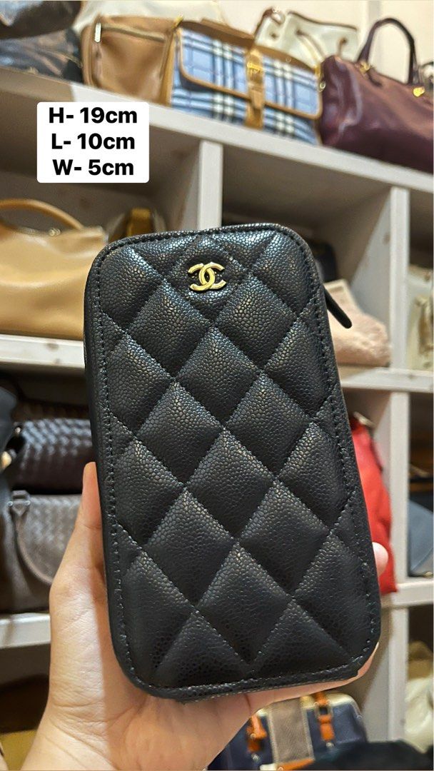 Chanel Quilted Caviar Black Phone Case Holder (Category: Cases & Sleeves) located in Bacolod City. Submitted by vintage_vogue6100 (Listing ID 1467763155, Image 1). Description: ukay source with holo shipping via JNT.