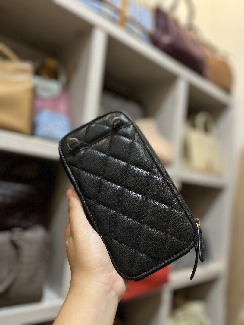 Chanel Quilted Caviar Black Phone Case Holder (Category: Cases & Sleeves) located in Bacolod City. Submitted by vintage_vogue6100 (Listing ID 1467763155, Image 3). Description: ukay source with holo shipping via JNT.