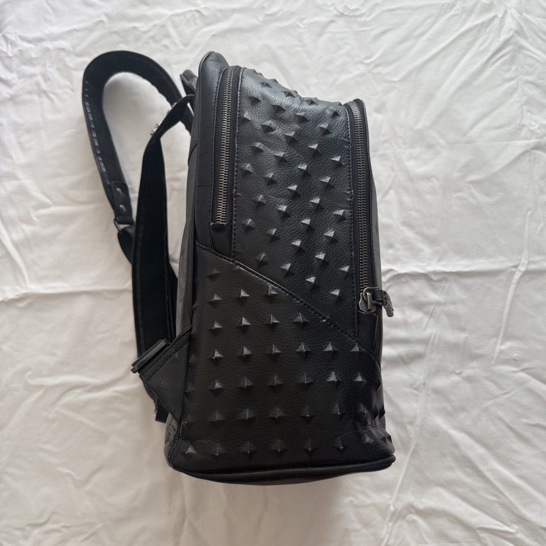 Chanel Tote (Category: Shoulder Bags) located in Baguio. Submitted by dsabelg (Listing ID 1467717895, Image 3). Description: .