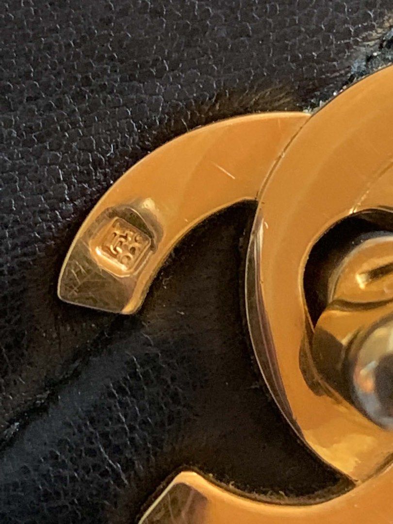 Chanel vintage bag (Category: Luxury Bags & Wallets) located in Murcia. Submitted by cool.jacquelinebatilaran (Listing ID 1467754258, Image 3). Description: Good condition .