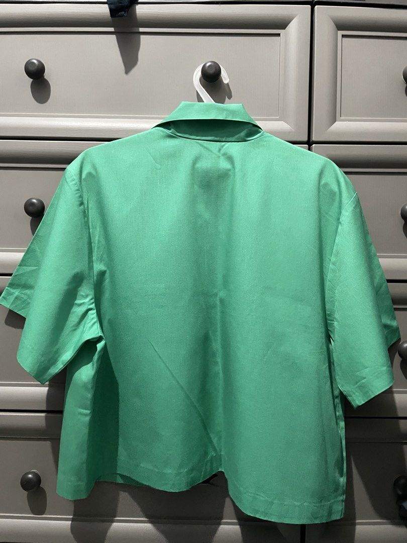 Chapter two vibrant green short-sleeve button-up polo (Category: Blouses) located in Taguig. Submitted by lykamangubat (Listing ID 1467705903, Image 2). Description: .