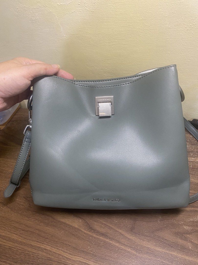 Charles & Keith Crossbody Bag (Category: Cross-body Bags) located in Davao. Submitted by kuromisplace (Listing ID 1467731336, Image 1). Description: 📌 sign of use only 📍 Davao City .