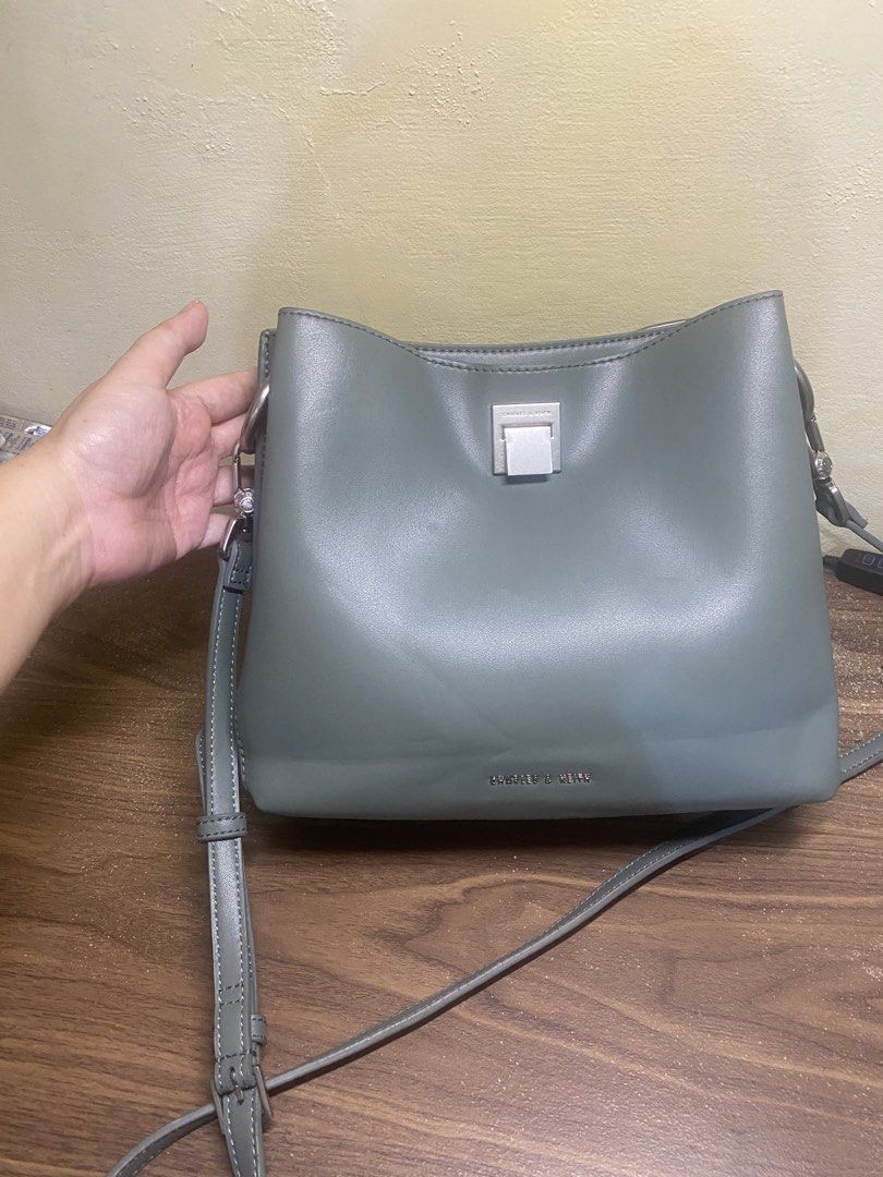 Charles & Keith Crossbody Bag (Category: Cross-body Bags) located in Davao. Submitted by kuromisplace (Listing ID 1467731336, Image 3). Description: 📌 sign of use only 📍 Davao City .