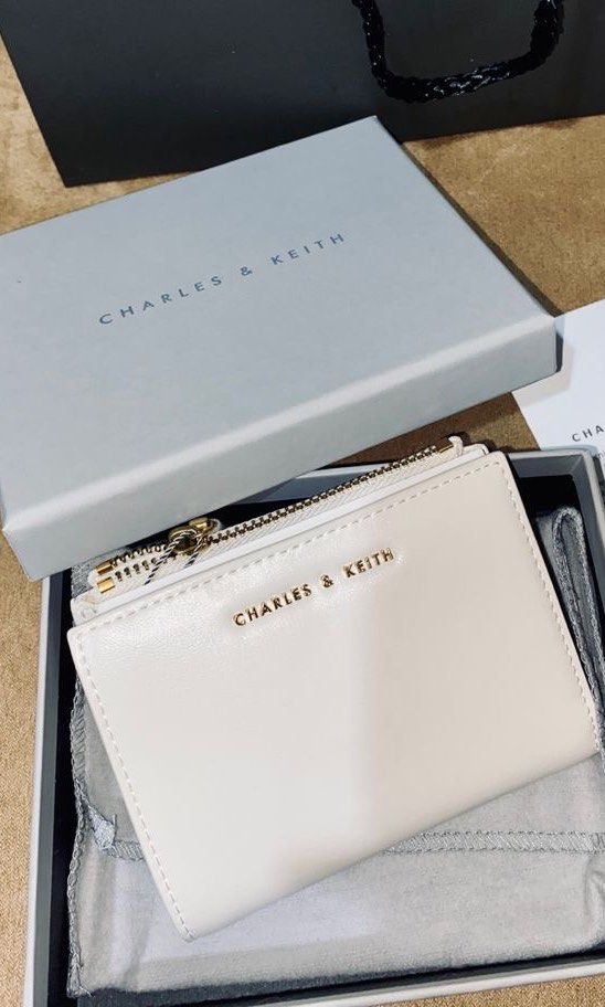 Charles & Keith WALLET (Category: Wallets & Card holders) located in Quezon City. Submitted by rfclub (Listing ID 1467839326, Image 1). Description: Charles & Keith WALLET.