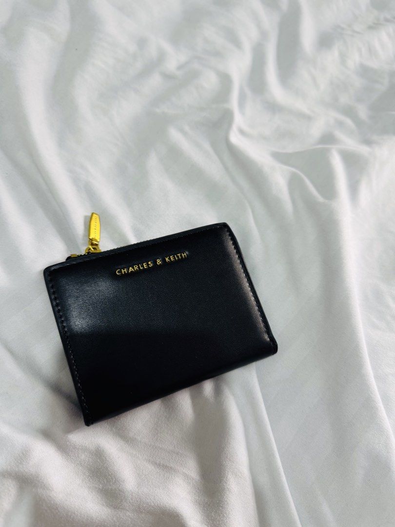 Charles & Keith Wallet CK6-10680907 Black M (Category: Wallets & Card holders) located in Pasig City. Submitted by marizanne04 (Listing ID 1467667021, Image 2). Description: - Brand: Charles & Keith - Style: CK6-10680907 (Medium) - Color: Classic Black with elegant gold-tone hardware and zip pull - Features: Interior card slots and a secure snap button pocket - Condition: Brand new, never used, and properly stored in its box - Inclusions: Comes w