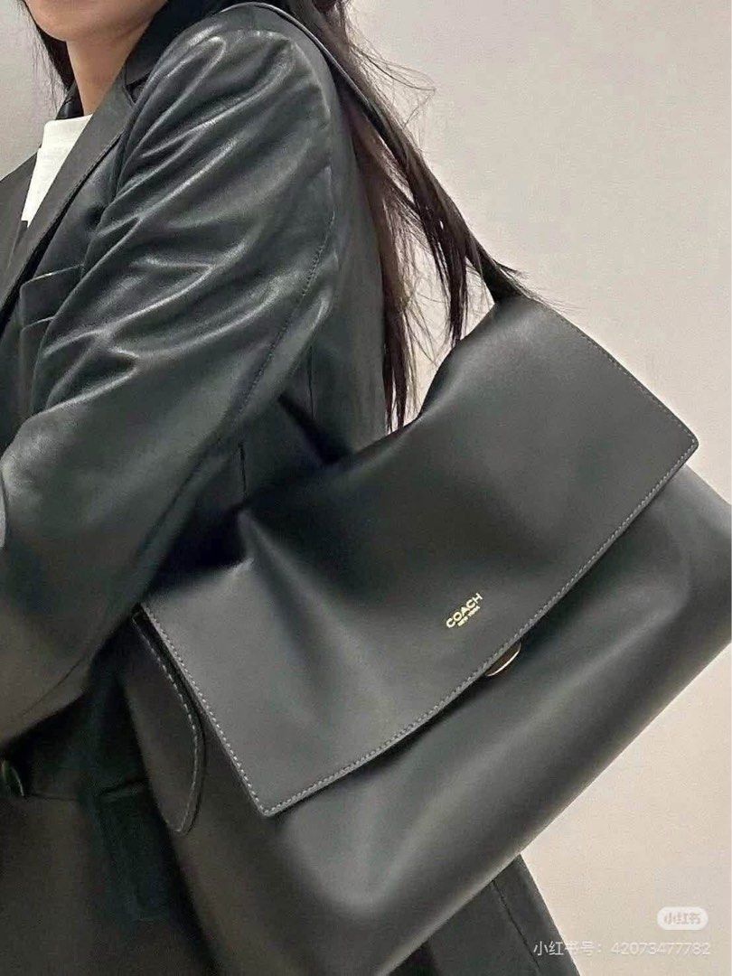 Chelsea Shoulder Bag in Diff Color and Size (Category: Shoulder Bags) located in Manila. Submitted by bagislifeshop (Listing ID 1467727490, Image 1). Description: .