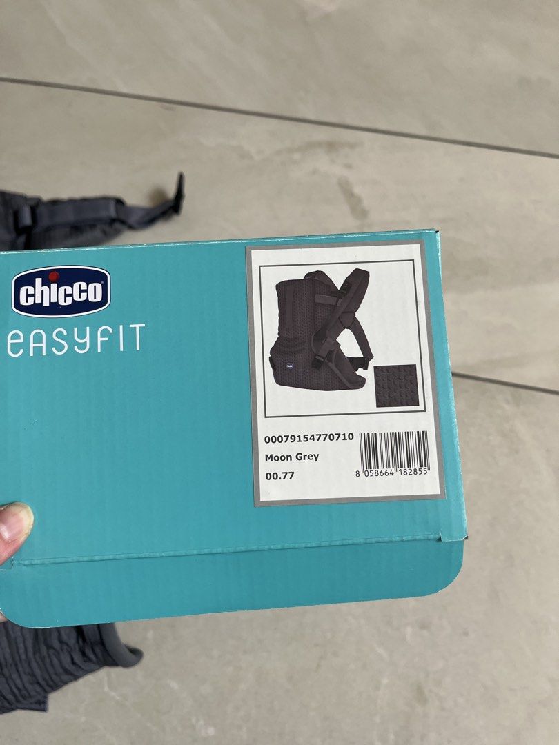 Chicco EasyFit Baby Carrier Moon Grey (Category: Carriers & Slings) located in Quezon City. Submitted by tcsej (Listing ID 1467749335, Image 2). Description: - Brand: Chicco EasyFit Baby Carrier - Color: Moon Grey - Age: Suitable from birth (0M+) - Ergonomic M-position design for healthy hip development - Condition: Used twice only - Inclusions: Complete with original box and instruction manual - RFS: Decluttering / Extra baby gear.
