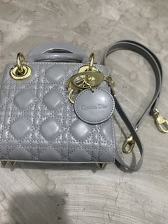 (Category: ) located in . Submitted by 2fly.margiela (Listing ID 1467795338, Image 1). Description: .