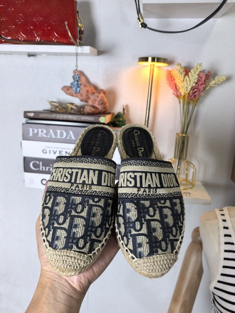 Christian Dior monogam (Category: Sneakers & Footwear) located in Baguio. Submitted by ashzachary (Listing ID 1467738338, Image 1). Description: Christian dior AOP Condition :Excellent condition Color rate 10/10 Size :7 Size: 37 No issues No flaws Super ganda sa personal Pm. More details Good quality Plsss 📌No Bogus 📌No return MOP What you see is what you get PALAWAN, CEBUNA GCASH AND BDO Reminder😊 We're selling thrifted clothes so please mana