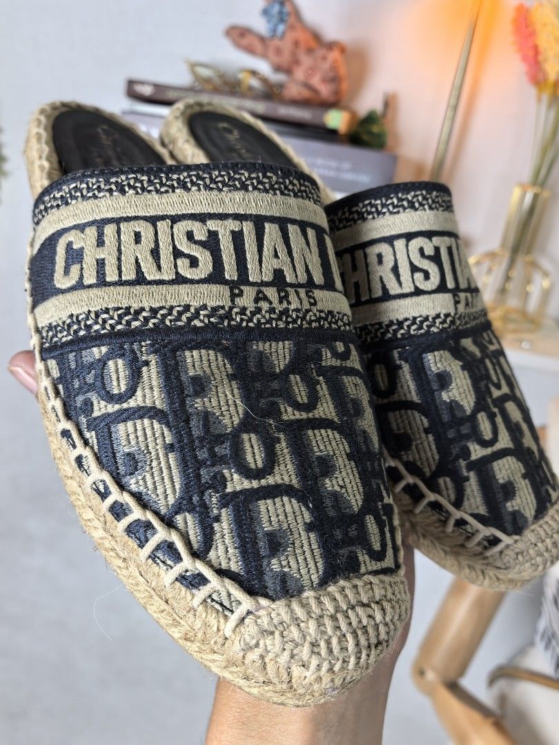 Christian Dior monogam (Category: Sneakers & Footwear) located in Baguio. Submitted by ashzachary (Listing ID 1467738338, Image 3). Description: Christian dior AOP Condition :Excellent condition Color rate 10/10 Size :7 Size: 37 No issues No flaws Super ganda sa personal Pm. More details Good quality Plsss 📌No Bogus 📌No return MOP What you see is what you get PALAWAN, CEBUNA GCASH AND BDO Reminder😊 We're selling thrifted clothes so please mana