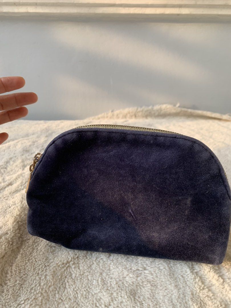 Christian Dior Pouch (Category: Purses & Pouches) located in Taguig. Submitted by madisam (Listing ID 1467836781, Image 2). Description: Preloved .