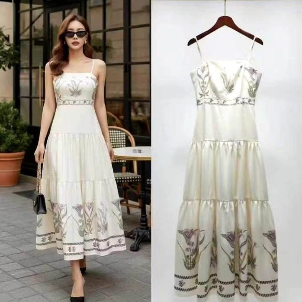 Classy dress (Category: Dresses) located in Manila. Submitted by raredeer-4deb4e (Listing ID 1467720029, Image 2). Description: can fit small to semi xl pm for orders.