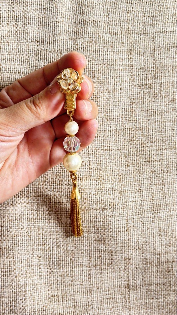 Clip charm with gold and pearl (Category: Vintage Collectibles) located in Calamba. Submitted by cur8d (Listing ID 1467608475, Image 2). Description: authenticity not guatanteed.