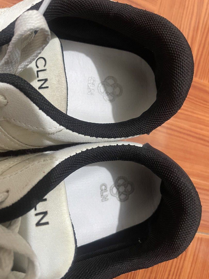 CLN Dartha (Category: Sneakers) located in Quezon City. Submitted by navielkieve (Listing ID 1467639629, Image 3). Description: CLN DARTHA Natambak lang kaya maalikabok but in wearable condition Fixed price Orig price is at 1400.