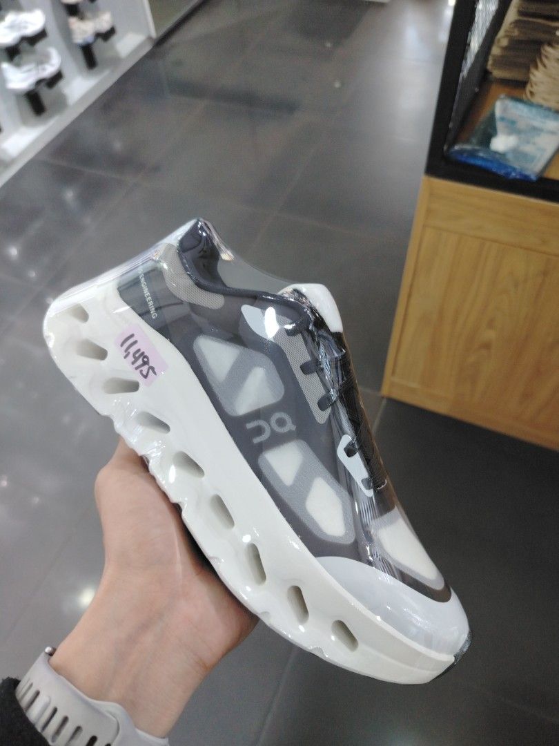 Cloudtilt Remix (Category: Sneakers) located in Quezon City. Submitted by rvnnnnnn (Listing ID 1467685842, Image 1). Description: .