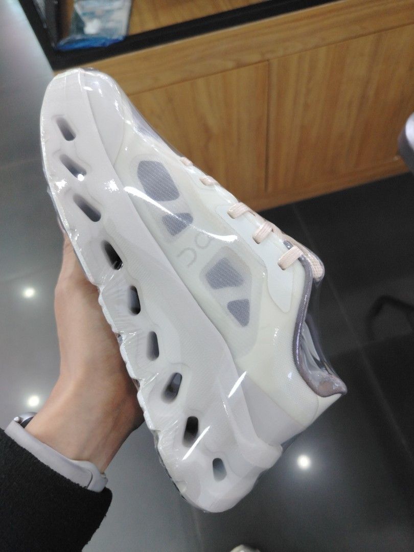 Cloudtilt Remix (Category: Sneakers) located in Quezon City. Submitted by rvnnnnnn (Listing ID 1467686438, Image 3). Description: .