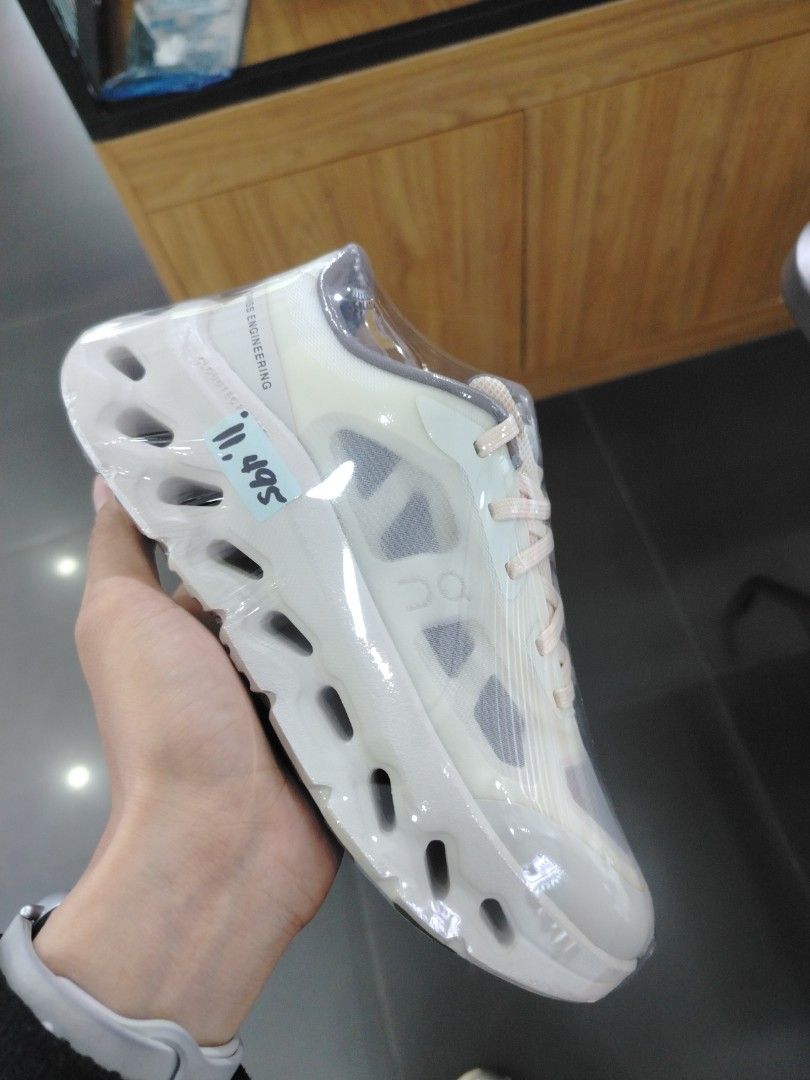Cloudtilt Remix (Category: Sneakers) located in Quezon City. Submitted by rvnnnnnn (Listing ID 1467686438, Image 1). Description: .