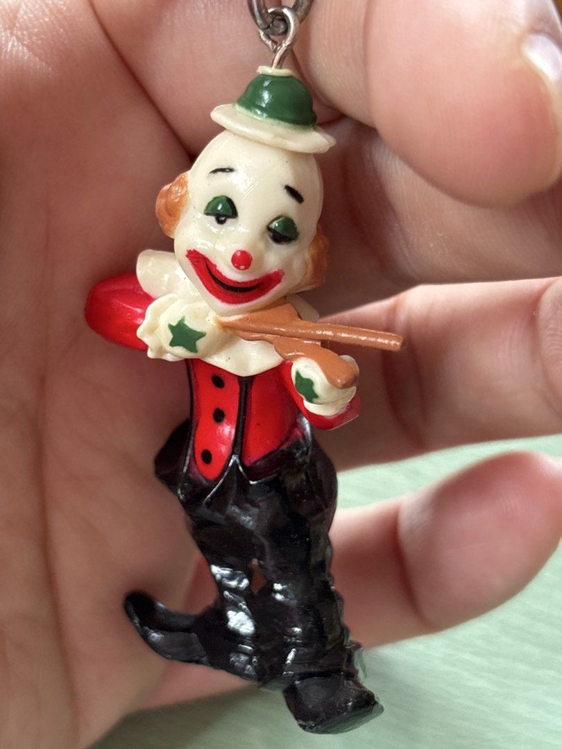 Clown playing violin keychain (Category: Vintage Collectibles) located in Calamba. Submitted by cur8d (Listing ID 1467631597, Image 2). Description: .