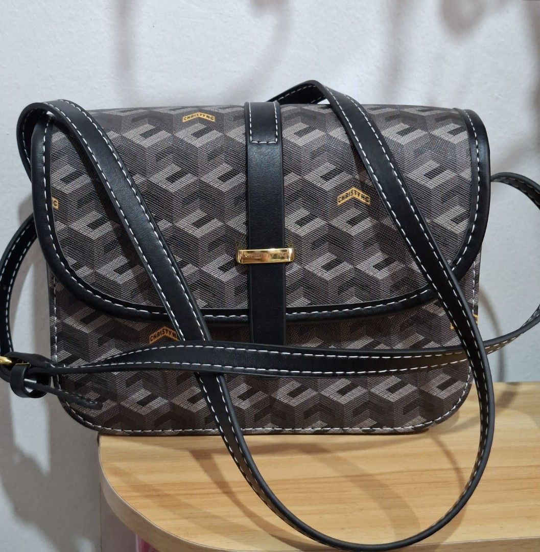 CN Sling Bag (Category: Cross-body Bags) located in Mandaluyong City. Submitted by sishefashion (Listing ID 1467668605, Image 1). Description: .