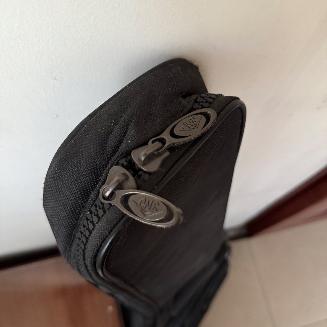 CNB Electric Guitar Bag/Case (Category: Musical Instruments) located in Quezon City. Submitted by 0ffTheRack (Listing ID 1467685904, Image 3). Description: .