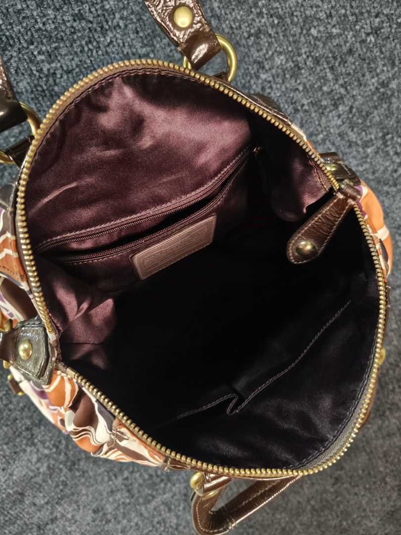 Vintage Coach Ashley Scarf Print Satin Satche (Category: Luxury Bags & Wallets) located in Bacolod City. Submitted by guerillathrifter (Listing ID 1467721552, Image 2). Description: Coach Ashley Scarf Print Satin Satche Authentic Pristine Condition Flawless 3700 + Shipping fee 85..