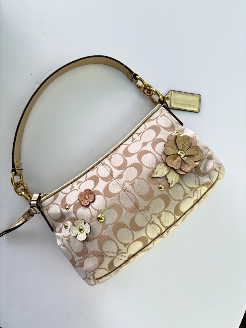 Coach Bag (Category: Luxury Bags & Wallets) located in Samal. Submitted by selleynxcoach373 (Listing ID 1465960408, Image 3). Description: Open for layaway - fixed price - Inclusions: Comes with authenticitycards as shown in photos - Condition: Guaranteed authentic and good as new -Bataan loc .