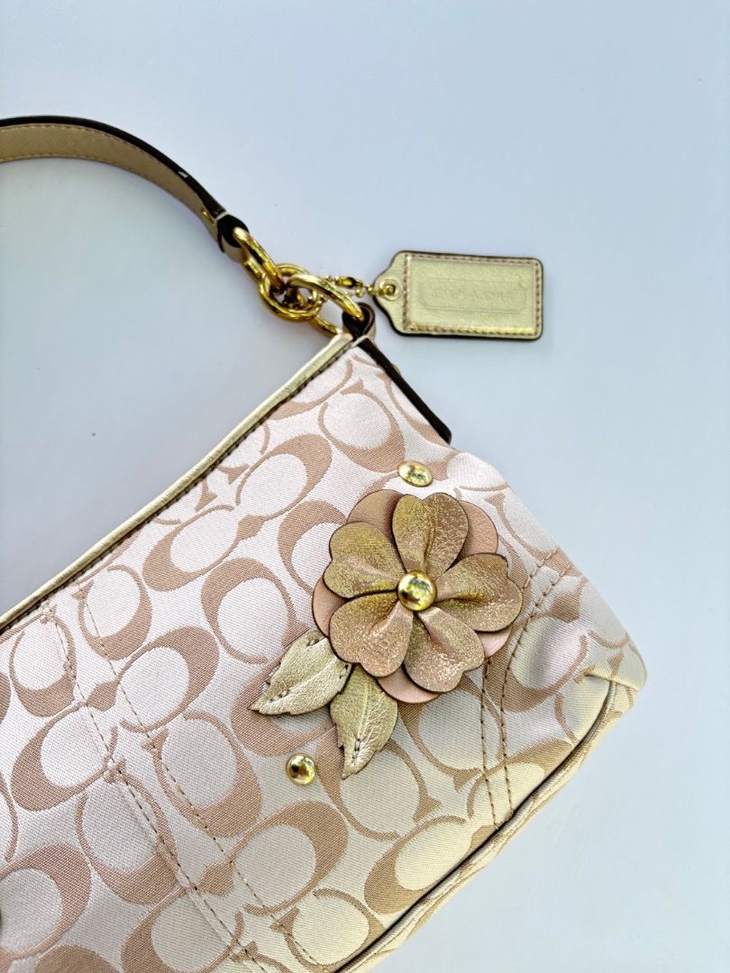 Coach Bag (Category: Luxury Bags & Wallets) located in Samal. Submitted by selleynxcoach373 (Listing ID 1465960408, Image 2). Description: Open for layaway - fixed price - Inclusions: Comes with authenticitycards as shown in photos - Condition: Guaranteed authentic and good as new -Bataan loc .