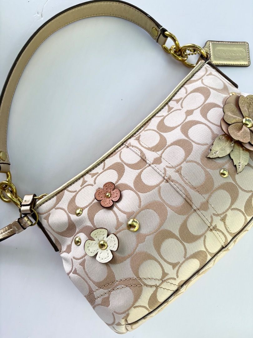 Coach Bag (Category: Luxury Bags & Wallets) located in Samal. Submitted by selleynxcoach373 (Listing ID 1465960408, Image 1). Description: Open for layaway - fixed price - Inclusions: Comes with authenticitycards as shown in photos - Condition: Guaranteed authentic and good as new -Bataan loc .