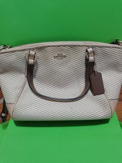 (Category: ) located in . Submitted by jjbrandedcloset (Listing ID 1467617141, Image 1). Description: .