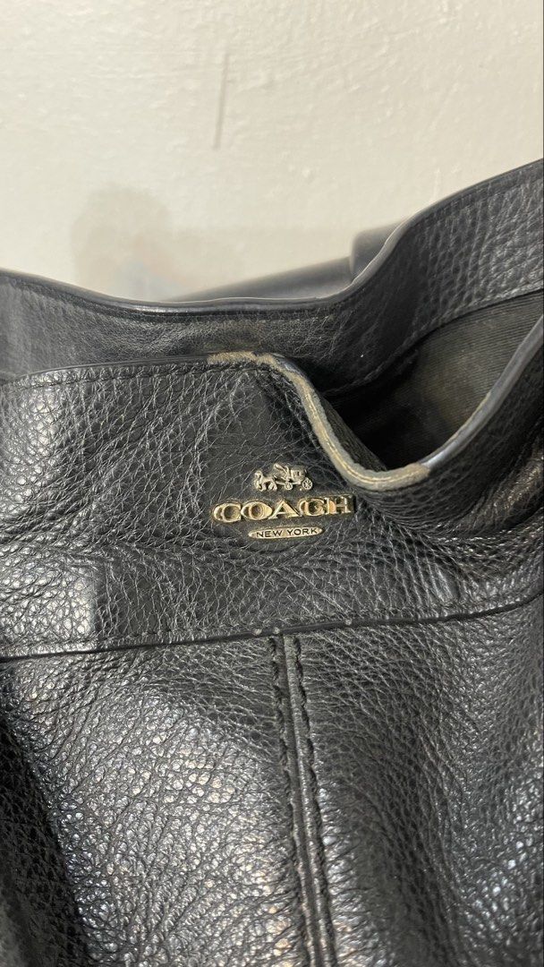 COACH Black Leather Shoulder Bag (Category: Luxury Bags & Wallets) located in Quezon City. Submitted by koichronicles (Listing ID 1467770638, Image 2). Description: 💯 Authentic 📌 With minor flaws and signs of usage 📌 No box/dust bag 💸 Open for price nego.