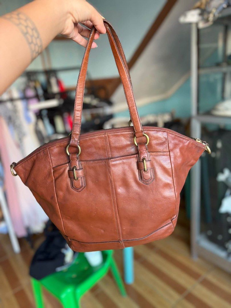 Coach Brown Leather Shoulder Bag (Category: Luxury Bags & Wallets) located in Manila. Submitted by meegy (Listing ID 1467622684, Image 2). Description: - Authentic Coach shoulder bag in rich brown leather - Brass hardware accents and classic turn-lock front detail - Dual shoulder straps for comfortable daily wear - Secure zip top closure - Fabric-lined interior featuring a handy zip pocket - Includes original hanging leather Coach tag - Condition