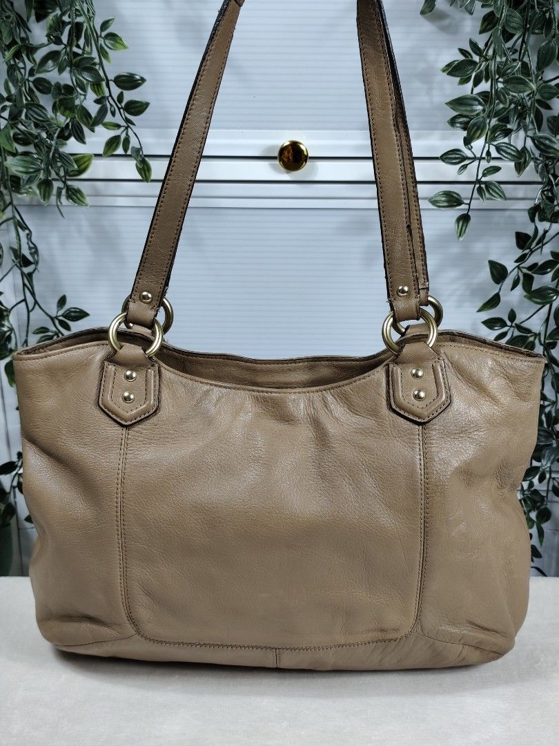 Coach Campbell Belle Carryall (Authentic/OG) (Category: Luxury Bags & Wallets) located in General Trias. Submitted by _roseandcarry (Listing ID 1467638448, Image 2). Description: Coach Campbell Belle Carryall - Caramel 🏷️ Style Code: F24961 (2013) 🔎 Authenticity: Authentic/OG 🇯🇵 sourced 👉🏻 Issues: Signs of wear, partial cracking/peeling on rubber linings, color fading, hardware tarnishing, small ink smudge on inner pocket, overall clean ins