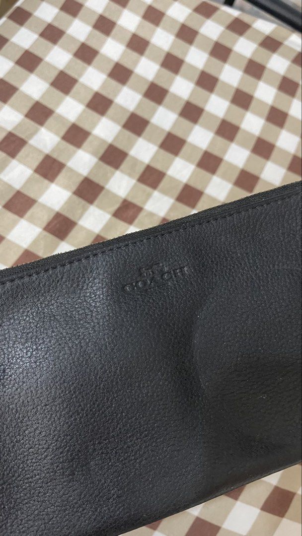 COACH Double Zip Wristlet Wallet (Category: Wallets & Card holders) located in Quezon City. Submitted by koichronicles (Listing ID 1467771774, Image 1). Description: 💯 Authentic. Leather material 📌 In excellent condition. Just minor signs of usage 📌 No box/dust bag.