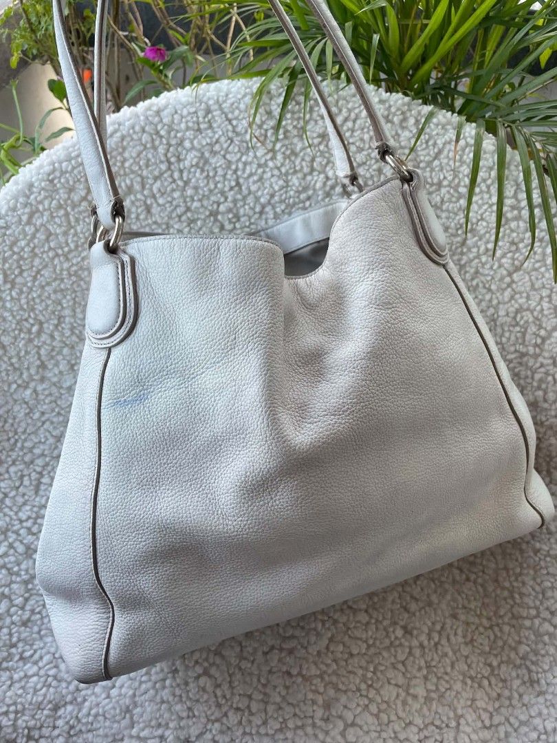Coach Edie 31 White Pebbled Leather Shoulder Bag (Category: Shoulder Bags) located in Bulacan. Submitted by bagzandboujee_ (Listing ID 1467794739, Image 2). Description: Coach Edie 31 White Pebbled Leather Shoulder Bag ʀᴀɴᴋ ʙ ᴘʜᴘ ♥︎ 800 Ink stain/penmark at the back part leather signs of usage on rubber lining signs of use on corners leather patina leather discoloration ♥︎ ᴀʟʟ ꜱᴀʟᴇꜱ ᴀʀᴇ ꜰɪɴᴀʟ ᴋɪɴᴅʟʏ ʀᴇᴠɪᴇᴡ ᴀʟʟ ᴘʜᴏᴛᴏꜱ & ᴅᴇꜱᴄʀɪᴘᴛɪᴏɴ ʙᴇꜰᴏʀᴇ ᴘᴜʀᴄʜᴀꜱɪ