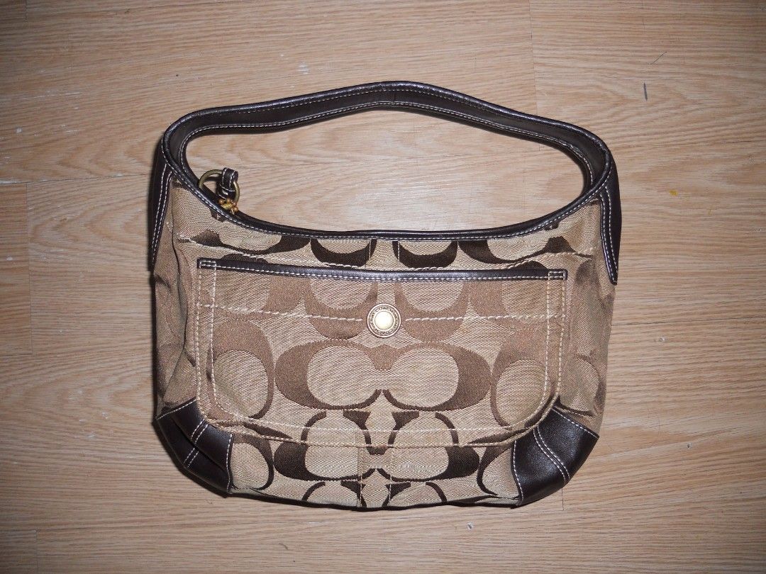 COACH ERGO (Category: Shoulder Bags) located in Caloocan City. Submitted by lalillypetals (Listing ID 1467560148, Image 1). Description: w/ hangtang. no issue. need lang linisan canvas. pm sa deets please.