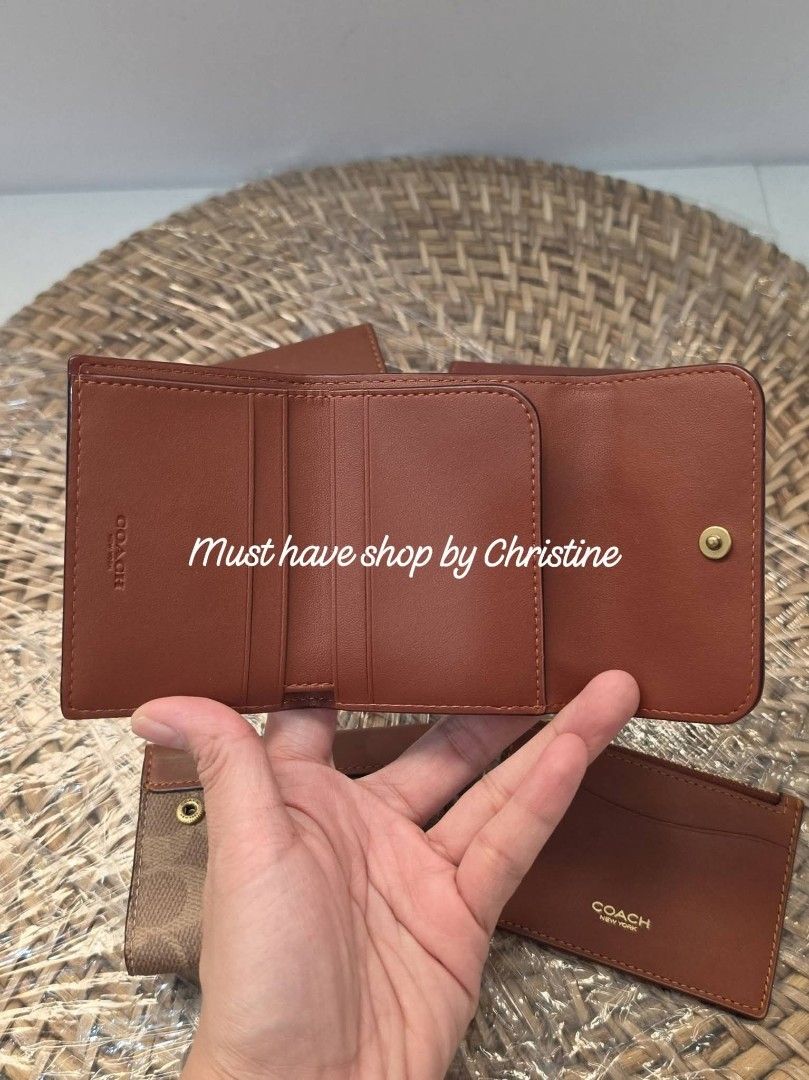 Coach essential card wallet in rust tan (Category: Wallets & Card holders) located in Bauang. Submitted by chictine (Listing ID 1467775544, Image 2). Description: Coach essential card wallet in rust tan Brandnew and sealed 💯 Guaranteed original or moneyback if proven fake Source from US ❌If in doubt don't buy‼️ ✅Open for lay-away ✅ please check my page for proof of transactions Must have shop by Christine 🚚Courier: Jnt/Lbc 📍Location: Bauang, L