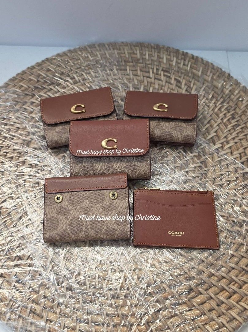 Coach essential card wallet in rust tan (Category: Wallets & Card holders) located in Bauang. Submitted by chictine (Listing ID 1467775544, Image 1). Description: Coach essential card wallet in rust tan Brandnew and sealed 💯 Guaranteed original or moneyback if proven fake Source from US ❌If in doubt don't buy‼️ ✅Open for lay-away ✅ please check my page for proof of transactions Must have shop by Christine 🚚Courier: Jnt/Lbc 📍Location: Bauang, L
