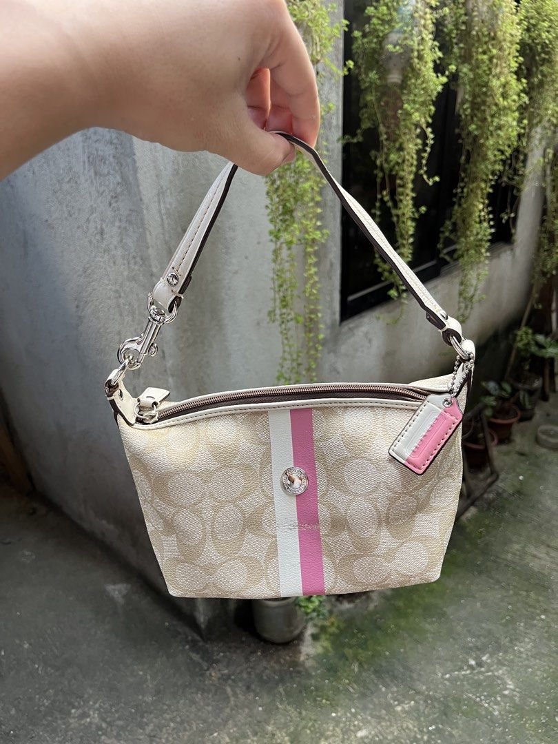 Coach Handbag (Category: Shoulder Bags) located in Cebu City. Submitted by ayban05 (Listing ID 1467699253, Image 1). Description: .