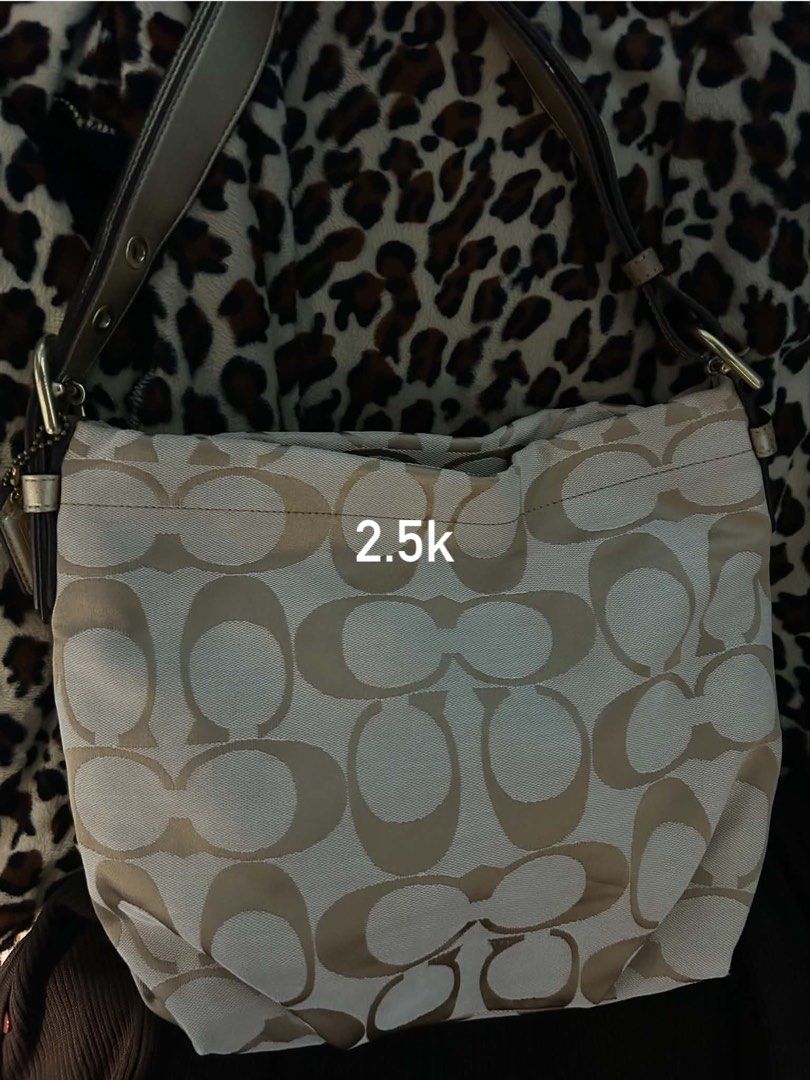 Coach hobo (Category: Shoulder Bags) located in Manila. Submitted by charmeofficial (Listing ID 1467705946, Image 1). Description: .