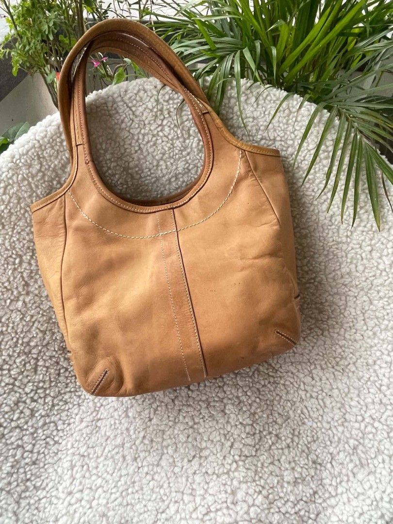 Coach Legacy Ergo Leather Tote (Category: Tote Bags) located in Bulacan. Submitted by bagzandboujee_ (Listing ID 1467793378, Image 2). Description: Coach Legacy Ergo Leather Tote ʀᴀɴᴋ ʙ ᴘʜᴘ ♥︎ 1,600 ♥︎ ᴀʟʟ ꜱᴀʟᴇꜱ ᴀʀᴇ ꜰɪɴᴀʟ ᴋɪɴᴅʟʏ ʀᴇᴠɪᴇᴡ ᴀʟʟ ᴘʜᴏᴛᴏꜱ & ᴅᴇꜱᴄʀɪᴘᴛɪᴏɴ ʙᴇꜰᴏʀᴇ ᴘᴜʀᴄʜᴀꜱɪɴɢ. ᴄʜᴀʀᴍꜱ | ᴀᴄᴄᴇꜱꜱᴏʀʏ | ᴇxᴛᴇɴᴅᴇʀ ɴᴏᴛ ɪɴᴄʟᴜᴅᴇᴅ ꜰᴏʀ ᴅɪꜱᴘʟᴀʏ ᴘʜᴏᴛᴏ ᴘᴜʀᴘᴏꜱᴇꜱ ᴏɴʟʏ.