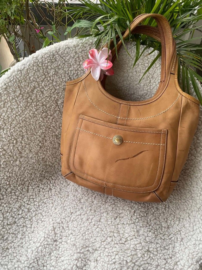 Coach Legacy Ergo Leather Tote (Category: Tote Bags) located in Bulacan. Submitted by bagzandboujee_ (Listing ID 1467793378, Image 1). Description: Coach Legacy Ergo Leather Tote ʀᴀɴᴋ ʙ ᴘʜᴘ ♥︎ 1,600 ♥︎ ᴀʟʟ ꜱᴀʟᴇꜱ ᴀʀᴇ ꜰɪɴᴀʟ ᴋɪɴᴅʟʏ ʀᴇᴠɪᴇᴡ ᴀʟʟ ᴘʜᴏᴛᴏꜱ & ᴅᴇꜱᴄʀɪᴘᴛɪᴏɴ ʙᴇꜰᴏʀᴇ ᴘᴜʀᴄʜᴀꜱɪɴɢ. ᴄʜᴀʀᴍꜱ | ᴀᴄᴄᴇꜱꜱᴏʀʏ | ᴇxᴛᴇɴᴅᴇʀ ɴᴏᴛ ɪɴᴄʟᴜᴅᴇᴅ ꜰᴏʀ ᴅɪꜱᴘʟᴀʏ ᴘʜᴏᴛᴏ ᴘᴜʀᴘᴏꜱᴇꜱ ᴏɴʟʏ.