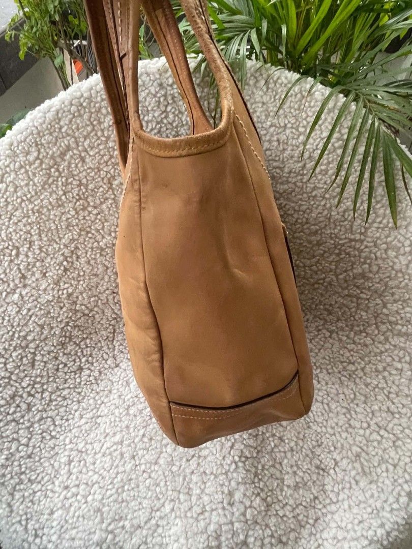 Coach Legacy Ergo Leather Tote (Category: Tote Bags) located in Bulacan. Submitted by bagzandboujee_ (Listing ID 1467793378, Image 3). Description: Coach Legacy Ergo Leather Tote ʀᴀɴᴋ ʙ ᴘʜᴘ ♥︎ 1,600 ♥︎ ᴀʟʟ ꜱᴀʟᴇꜱ ᴀʀᴇ ꜰɪɴᴀʟ ᴋɪɴᴅʟʏ ʀᴇᴠɪᴇᴡ ᴀʟʟ ᴘʜᴏᴛᴏꜱ & ᴅᴇꜱᴄʀɪᴘᴛɪᴏɴ ʙᴇꜰᴏʀᴇ ᴘᴜʀᴄʜᴀꜱɪɴɢ. ᴄʜᴀʀᴍꜱ | ᴀᴄᴄᴇꜱꜱᴏʀʏ | ᴇxᴛᴇɴᴅᴇʀ ɴᴏᴛ ɪɴᴄʟᴜᴅᴇᴅ ꜰᴏʀ ᴅɪꜱᴘʟᴀʏ ᴘʜᴏᴛᴏ ᴘᴜʀᴘᴏꜱᴇꜱ ᴏɴʟʏ.