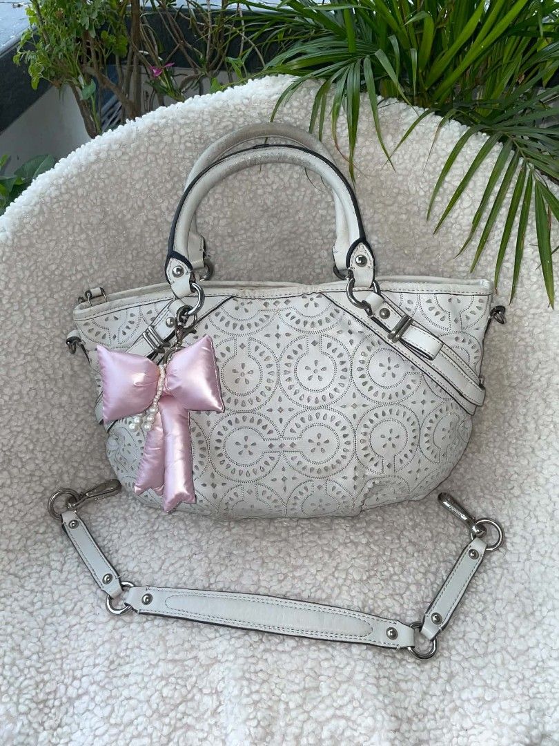 Coach Madison Sophia Perforated Leather Satchel (Category: Shoulder Bags) located in Bulacan. Submitted by bagzandboujee_ (Listing ID 1467792113, Image 1). Description: Coach Madison Sophia Perforated Leather Satchel ʀᴀɴᴋ ᴀʙ ᴘʜᴘ ♥︎ 1,800 ♥︎ ᴀʟʟ ꜱᴀʟᴇꜱ ᴀʀᴇ ꜰɪɴᴀʟ ᴋɪɴᴅʟʏ ʀᴇᴠɪᴇᴡ ᴀʟʟ ᴘʜᴏᴛᴏꜱ & ᴅᴇꜱᴄʀɪᴘᴛɪᴏɴ ʙᴇꜰᴏʀᴇ ᴘᴜʀᴄʜᴀꜱɪɴɢ. ᴄʜᴀʀᴍꜱ | ᴀᴄᴄᴇꜱꜱᴏʀʏ | ᴇxᴛᴇɴᴅᴇʀ ɴᴏᴛ ɪɴᴄʟᴜᴅᴇᴅ ꜰᴏʀ ᴅɪꜱᴘʟᴀʏ ᴘʜᴏᴛᴏ ᴘᴜʀᴘᴏꜱᴇꜱ ᴏɴʟʏ.