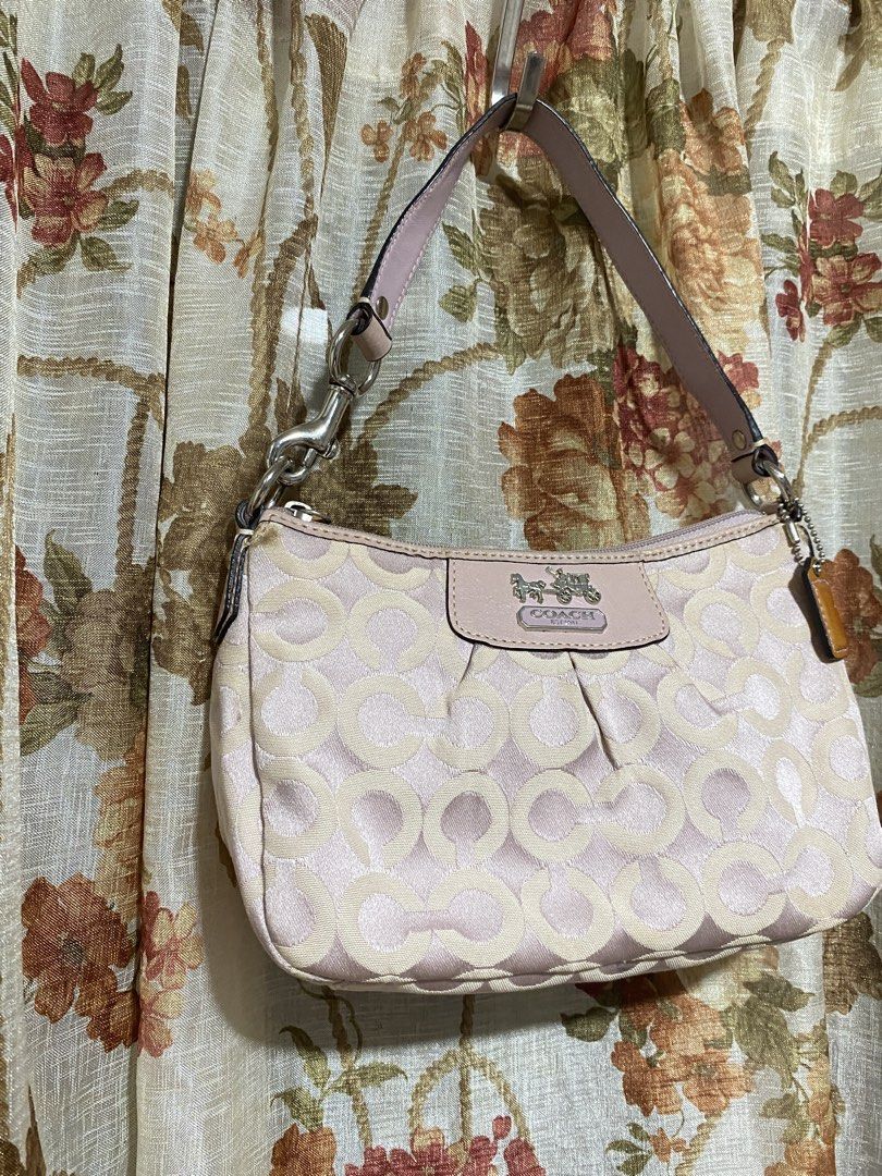 Coach Madison Vintage Bag (Category: Shoulder Bags) located in Muntinlupa City. Submitted by lovefrenzie (Listing ID 1467764104, Image 2). Description: Coach Madison In Lilac Pastel color 9/10 Good condition Creed may Bakbak please see photos Free sf via jnt Alabang location .