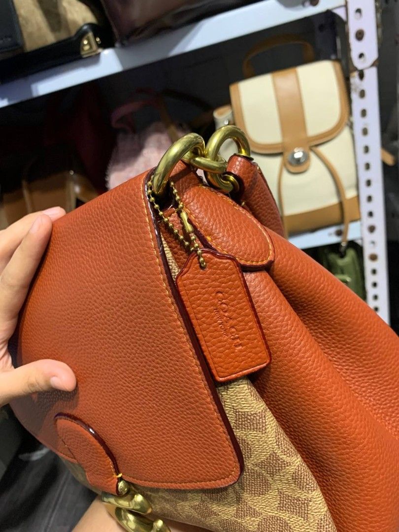 Coach May Shoulder Bag (Category: Shoulder Bags) located in Valenzuela. Submitted by _prettysimplecollection (Listing ID 1467776439, Image 3). Description: .