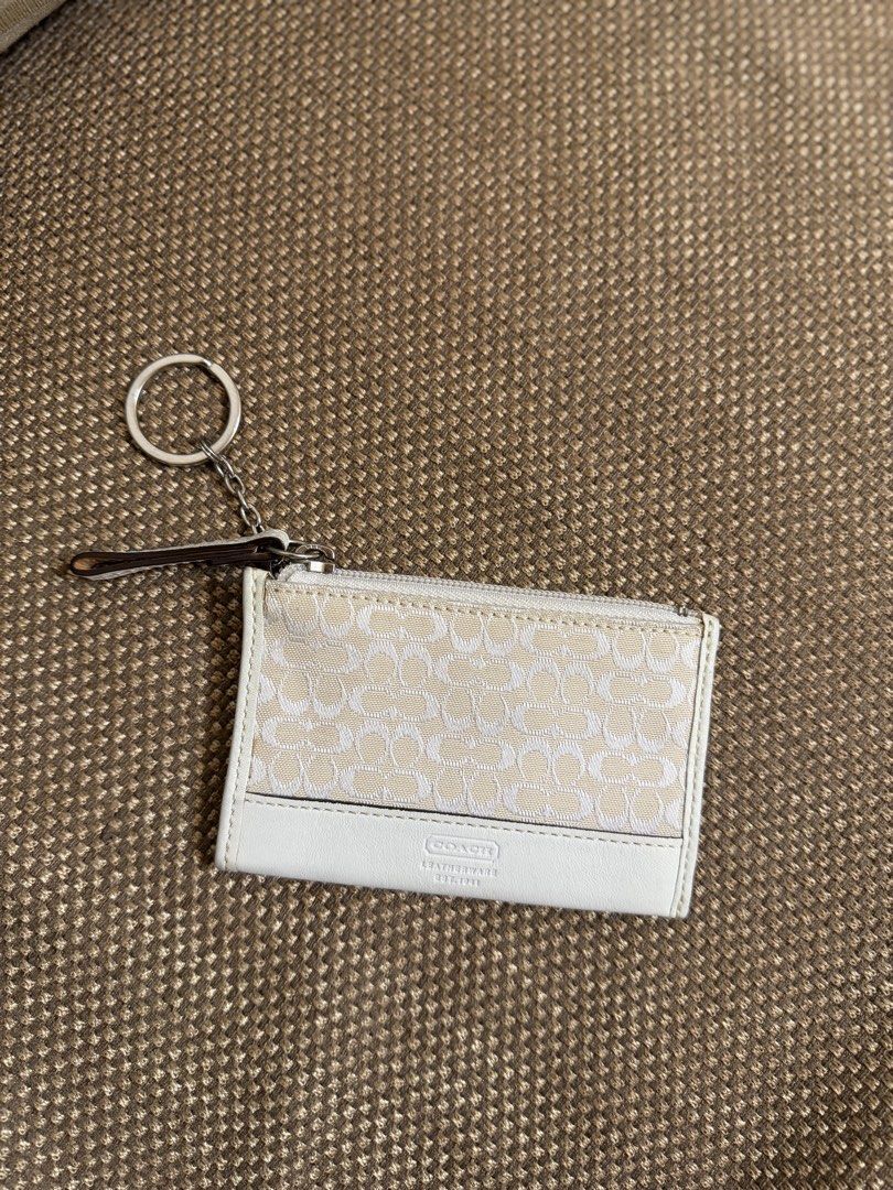 Coach Mini Skinny ID Case (Category: Luxury Bags & Wallets) located in Guagua. Submitted by ellehcarrr (Listing ID 1467680897, Image 1). Description: Coach Mini Skinny ID Case ₱2300 slightly nego + sf Pampanga loc Jnt shipping.