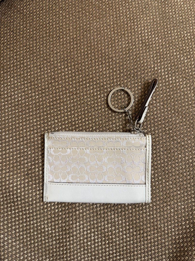 Coach Mini Skinny ID Case (Category: Luxury Bags & Wallets) located in Guagua. Submitted by ellehcarrr (Listing ID 1467680897, Image 3). Description: Coach Mini Skinny ID Case ₱2300 slightly nego + sf Pampanga loc Jnt shipping.
